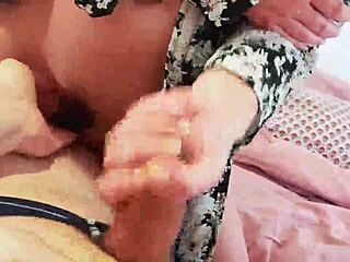 Orgasm on his leg in amateur porn video