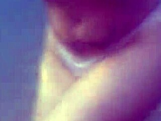 Utrolig! Offentlig strand knulling med undervanns blowjob action!