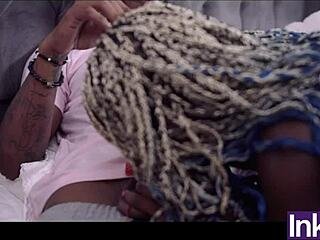 Dios mío, črna MILF z velikimi joškami in ogromnim ritom jebe gejevski par za valentinovo