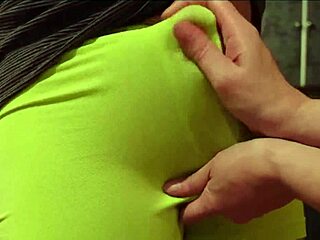 femdom Jepun main dengan kote, tampar, paksa pancut