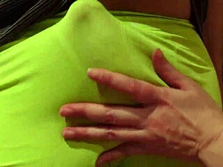 femdom Jepun main dengan kote, tampar, paksa pancut