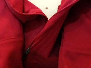 Mature amateur pisses while spreading her open pussy in homemade solo fetish scene