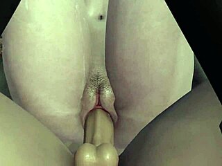 uhh, tifa n aerith findin sumthin wild at gold saucer...