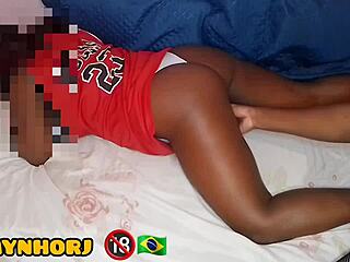 Dotado gozando na buceta da prima