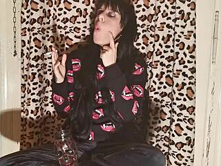 man, i’m lovin’ this goth girl smokin’ backstage!