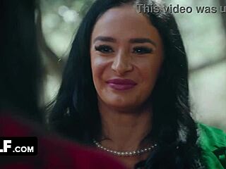 ชีน่า ไรเดอร์ตำนานร่านในถุงน่องยั่วเลียหี?