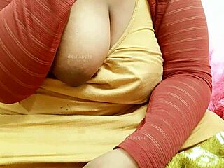 Indijske Desi tete sise razgaljene!