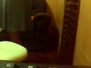 Pandora legs showcased in webcam session