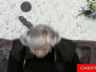 Δεν μπορώ να σταματήσω να βλέπω αυτά τα βίντεο με ώριμη γιαγιά να χαϊδεύεται