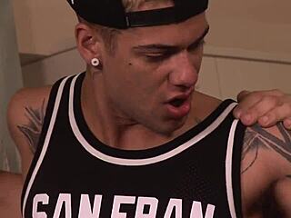 Budak panas gangbang orgy dengan hisap dan bang