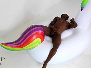 Mixitupboy pheonix fellington enjoys solo time