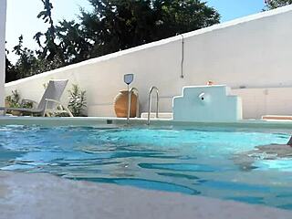 Ach bože, pozerať tú mladú 18+ krásku Melenu Mariu ako strieka z pičky... neskutočné