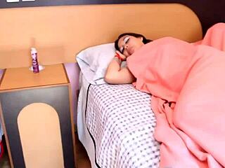 Danabarzaglis horn handling fortsetter etter dans med monster kuk, skriker av nytelse og naturlige pupper hopper.