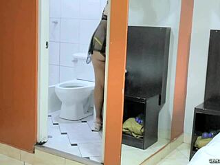 Przygotowuję Się do Dzikiej Jazdy z Potwornym Kutasem Po Drinkach