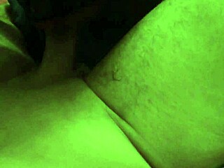 ホットワイフがアマチュアの舞台裏でトリオセックス