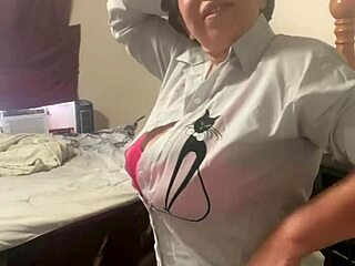 Dedeando Pussy with Big Tits in Suggestive Tease