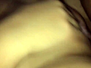 Ambil dara pantat gadis muda dalam momen peribadi