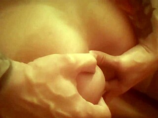 ホットワイフがアマチュアの舞台裏でトリオセックス