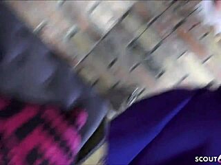 Remaja Jerman dengan cermin mata dan tetek besar kena kongkek kote besar