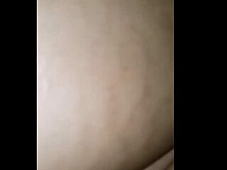 MILF Gemuk Kulit Hitam Dihajar Lesbian Kulit Putih Pakai Strapon!