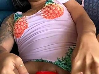 I wet my pussy cuz I want my boyfriends fat cock