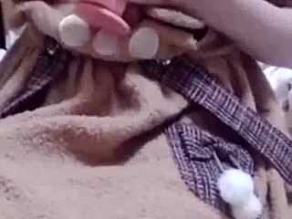 Does her wet pussy itch?