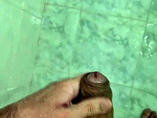 i jerk off in the shower feeling so good