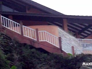 Impossible de tenir à la plage, je me branle la chatte sur place ? Full par Rubens Badaró.