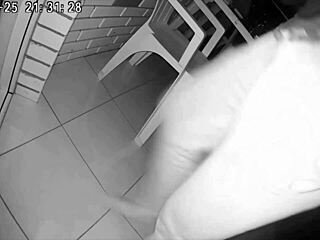 Follé duro en el culo a la esposa de un amigo