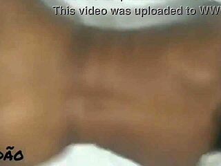 야동: 프레타가 자지에 세게 오르가즘