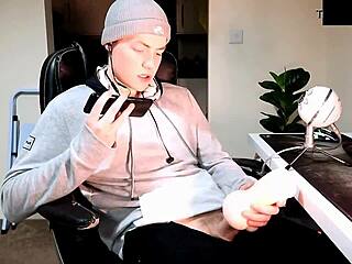 masturbating hard while chatting dirty on the phone with my girl