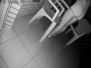 Follé duro en el culo a la esposa de un amigo