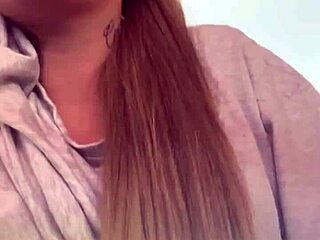 Eu Na Academia Fazendo Um Cardio Me Deu Muito Calor Tirei A Camiseta E Fiquei De Suti� O Tes�o Era Grande Bucetinha Toda Molhadinha