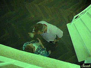 Yo, Stiefschwester wird in die Muschi gefickt und mit Sperma bespritzt 😜