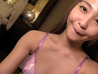 Hei, Liat Cewek Cantik Langsing Ini Diambil Mentah Dalam Banget! Dia Balik Kamera dan Biarin Selesai Dalam