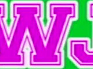 Moški, ki se ruši pod divjimi oralnimi spretnostmi te punce, se počuti tako dobro. Ne more upreti njeni poredni čari!