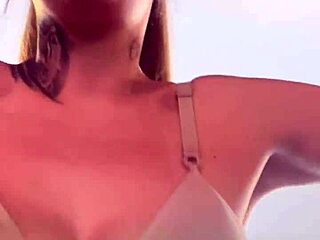 Eu Na Academia Fazendo Um Cardio Me Deu Muito Calor Tirei A Camiseta E Fiquei De Suti� O Tes�o Era Grande Bucetinha Toda Molhadinha