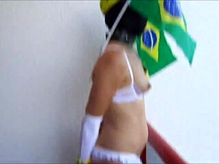 아이고, 이 브라질 노예가 BDSM 재미로 묶여 있어, 더 보고 싶어