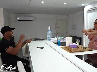 Chupar la polla grande de Jesus Reyes se siente jodidamente bien