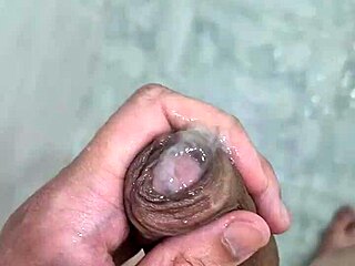 Şirin Brezilya amatör komşular için duşta boşalıyor