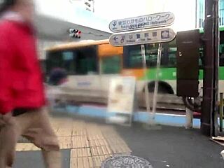 Vegetable sommelier loves raw cocks, gets sudden car blowjob cleanup