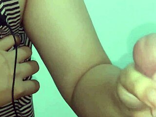 Pinay teen gf gives sloppy blowjob that feels amazing