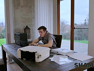 Shame4k El Josto visszatér érett cseh kollégiumi akcióval. Európai forróság szabadul!