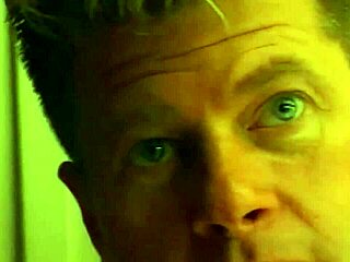 興奮した男が女のケツ穴を広げる