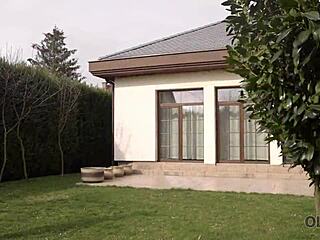 Old4k ellen jess got lost but kind gentleman helps her after sex