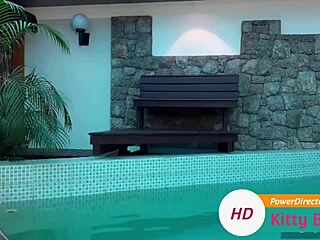 c�mara flagra casada gostosa fodendo no pool com o chefe