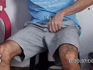 Studenter tatt på fersken i klasseromsskandale