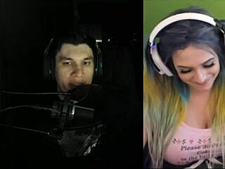 joycgee and trainwrecks tease on live webcam