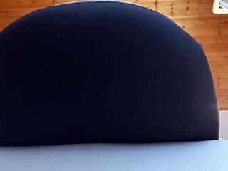 Tvoja vroča Nicoletta ti piša po obrazu več kot deset minut, pripravljen spiti vse?