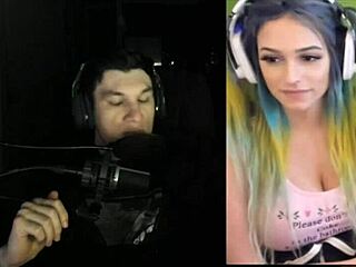 joycgee and trainwrecks tease on live webcam